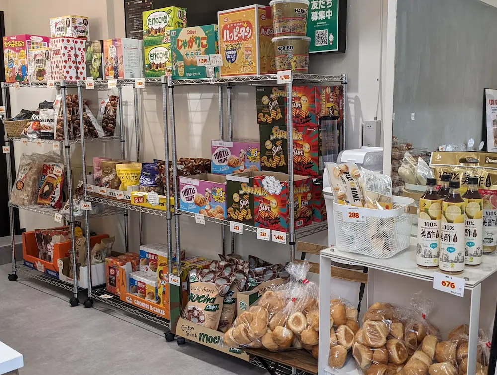 東京都神保町のコストコ再販店KOWAKEの品揃えの様子